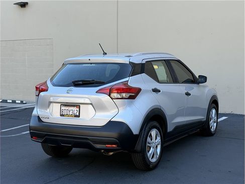 Used 2018 Nissan Kicks S FWD image 6