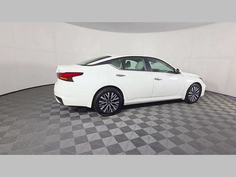 Used 2024 Nissan Altima 2.5 SV w/ SV Premium Package FWD image 37