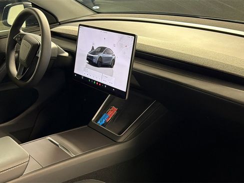 Used 2026 Tesla Model Y Long Range image 10