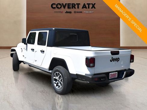 New 2025 Jeep Gladiator Sport image 3