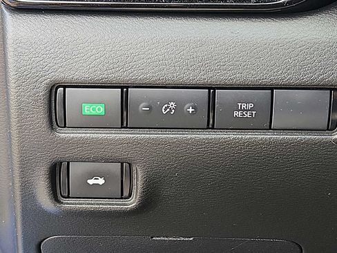 Used 2022 Nissan Sentra SV FWD image 24