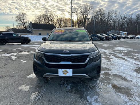 Used 2021 Kia Seltos EX image 3