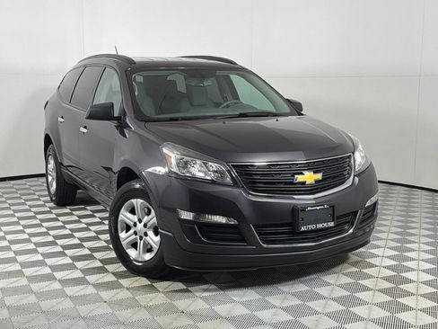 Used 2015 Chevrolet Traverse LS FWD image 2