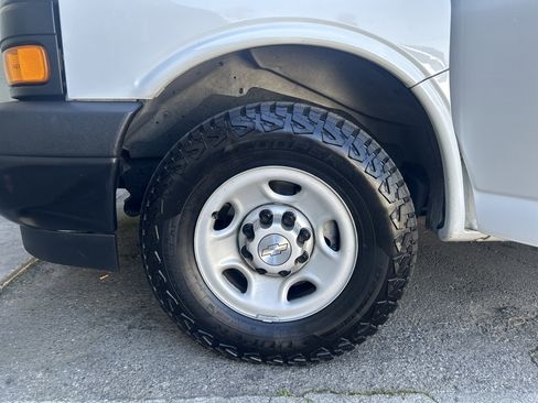 Used 2019 Chevrolet Express 3500 w/ Driver Convenience Package image 24