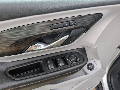 Used 2022 GMC Terrain SLT w/ Infotainment Package II FWD image 20