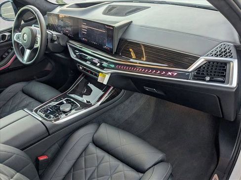 Used 2025 BMW X7 xDrive40i w/ M Sport Package image 23