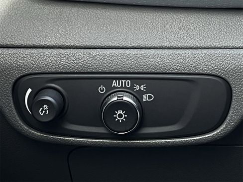 Used 2022 Chevrolet Bolt EUV Premier w/ Launch Edition image 20