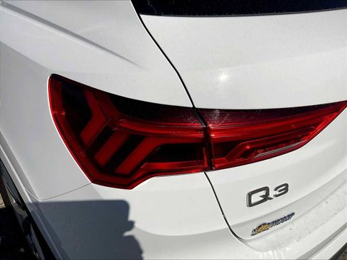 Used 2024 Audi Q3 2.0T Premium image 32