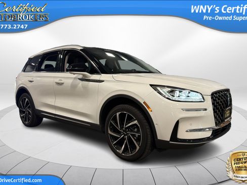 Used 2023 Lincoln Corsair Reserve w/ Equipment Group 202A AWD/4WD image 4