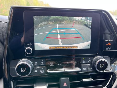 Used 2023 Toyota Highlander LE FWD image 20
