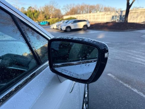 Used 2022 Buick Enclave Avenir image 16