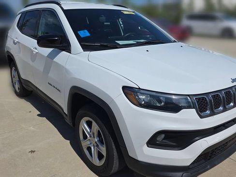 Used 2023 Jeep Compass Latitude AWD/4WD image 7