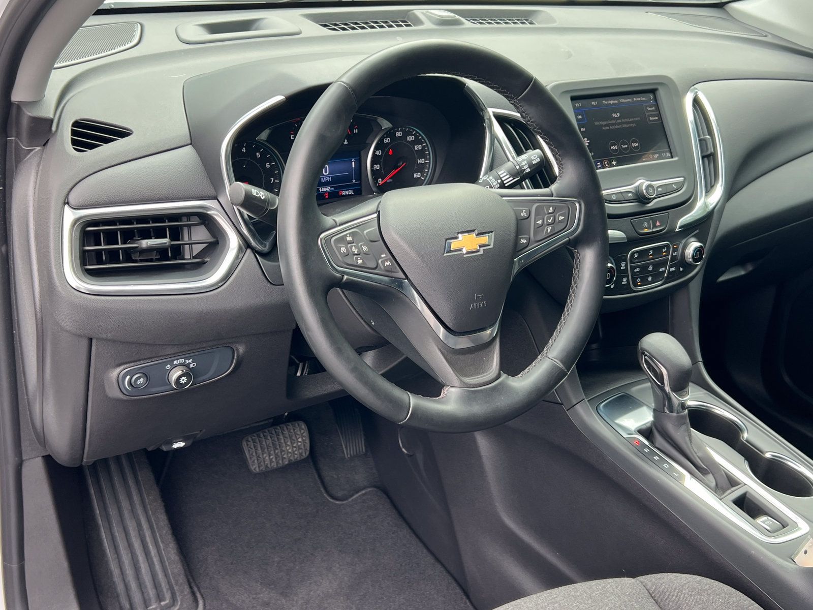 Used 2024 Chevrolet Equinox LT FWD image 15
