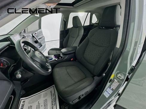 Used 2021 Toyota RAV4 XLE w/ Convenience Package image 30