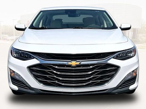 Used 2024 Chevrolet Malibu LT FWD image 2