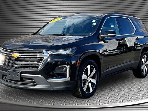 Used 2023 Chevrolet Traverse LT w/ LT Premium Package AWD/4WD image 3