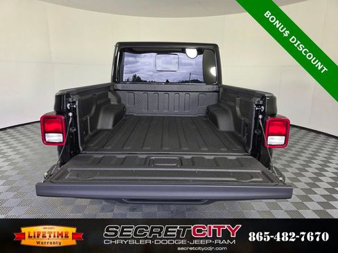 New 2025 Jeep Gladiator Sport image 29