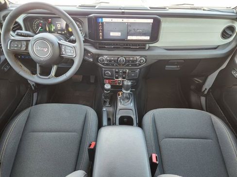 Used 2024 Jeep Wrangler Unlimited AWD/4WD image 23