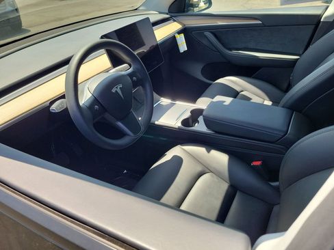 Used 2024 Tesla Model Y Long Range RWD image 10