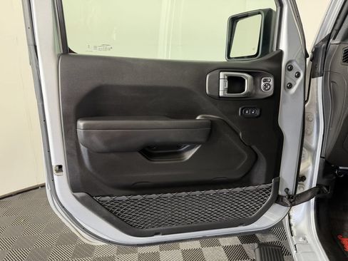 Used 2023 Jeep Wrangler Unlimited Rubicon w/ LED Lighting Group AWD/4WD image 38