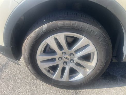 Used 2018 Ford Explorer XLT w/ Equipment Group 201A image 11