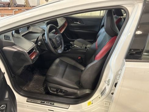 Used 2024 Toyota Prius Prime SE image 9