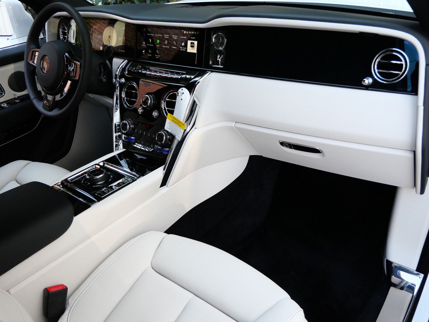 Certified 2025 Rolls-Royce Cullinan AWD/4WD image 17