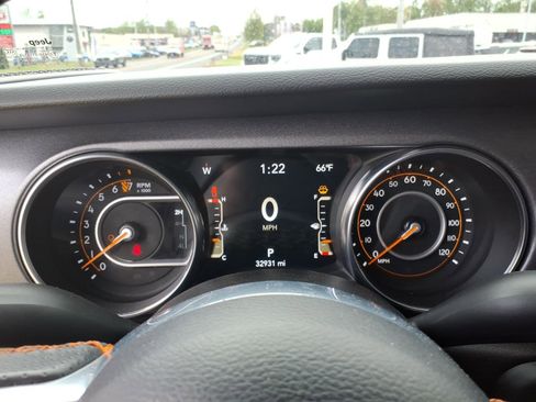Used 2023 Jeep Gladiator Mojave w/ Cold Weather Group AWD/4WD image 29