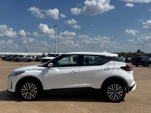 Used 2023 Nissan Kicks SV FWD image 13