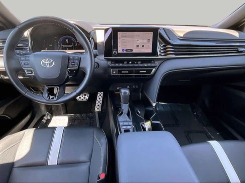 Used 2025 Toyota Camry SE FWD image 15