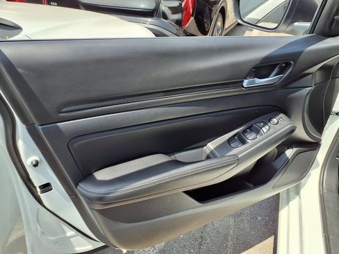 Used 2025 Nissan Altima 2.5 SV FWD image 10