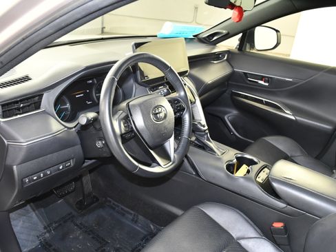 Used 2021 Toyota Venza Limited AWD/4WD image 2