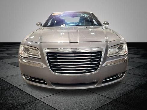Used 2014 Chrysler 300 C image 9