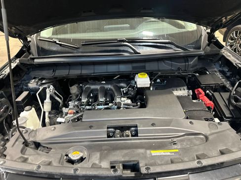 Used 2024 Nissan Pathfinder SV AWD/4WD image 40