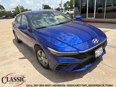 Used 2025 Hyundai Elantra SE