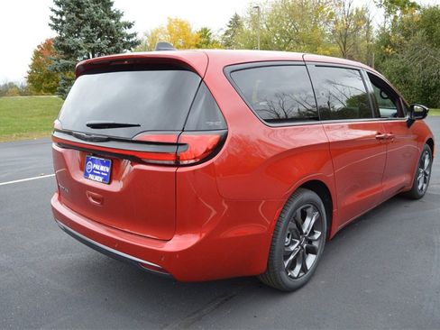New 2026 Chrysler Pacifica Select image 5