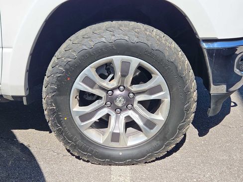 Used 2021 RAM 1500 Limited AWD/4WD image 2
