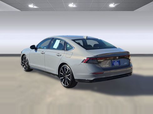 Used 2025 Honda Accord Touring image 3