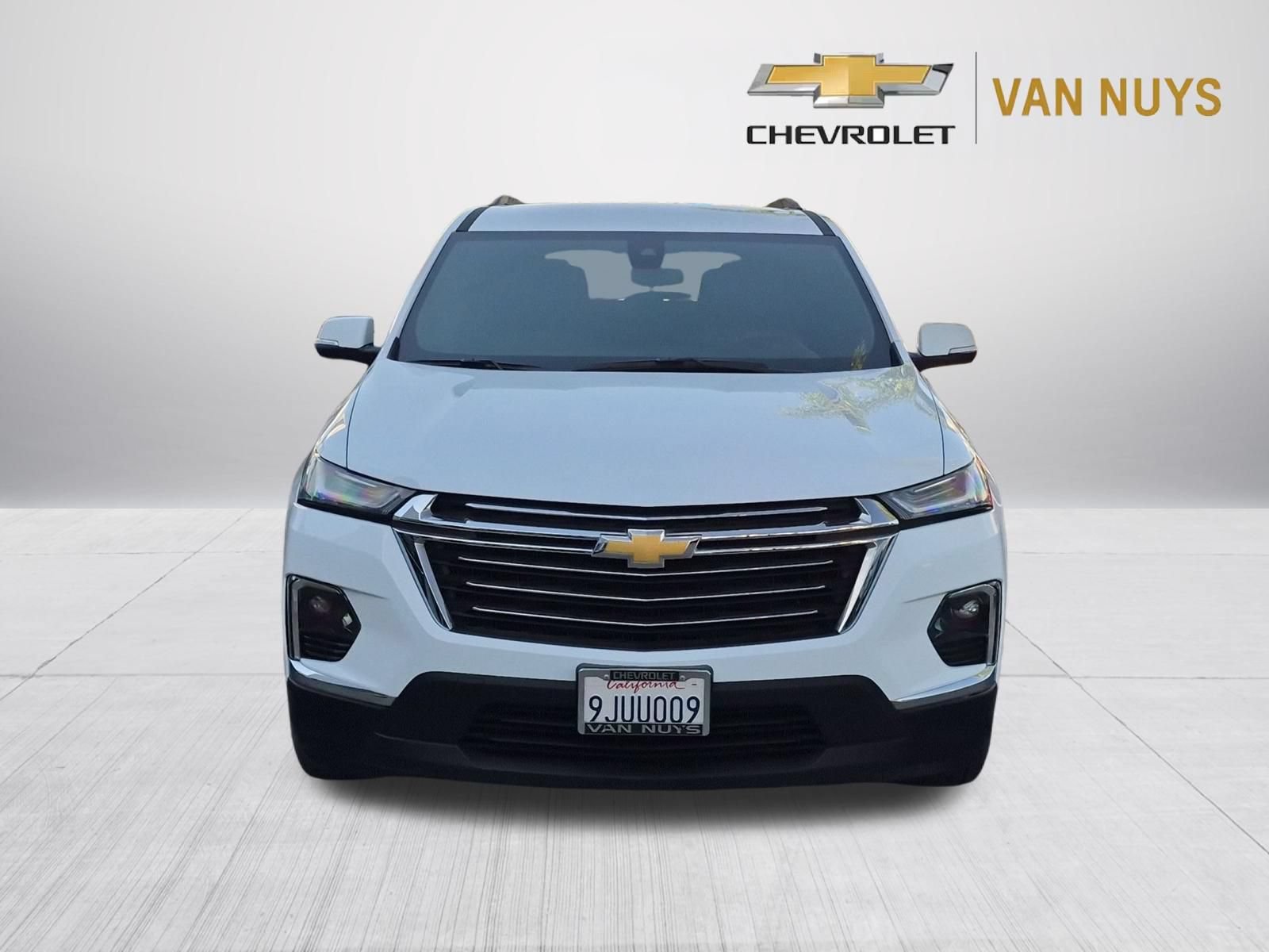 Used 2023 Chevrolet Traverse LT w/ LPO, Roadside Safety Package FWD image 2
