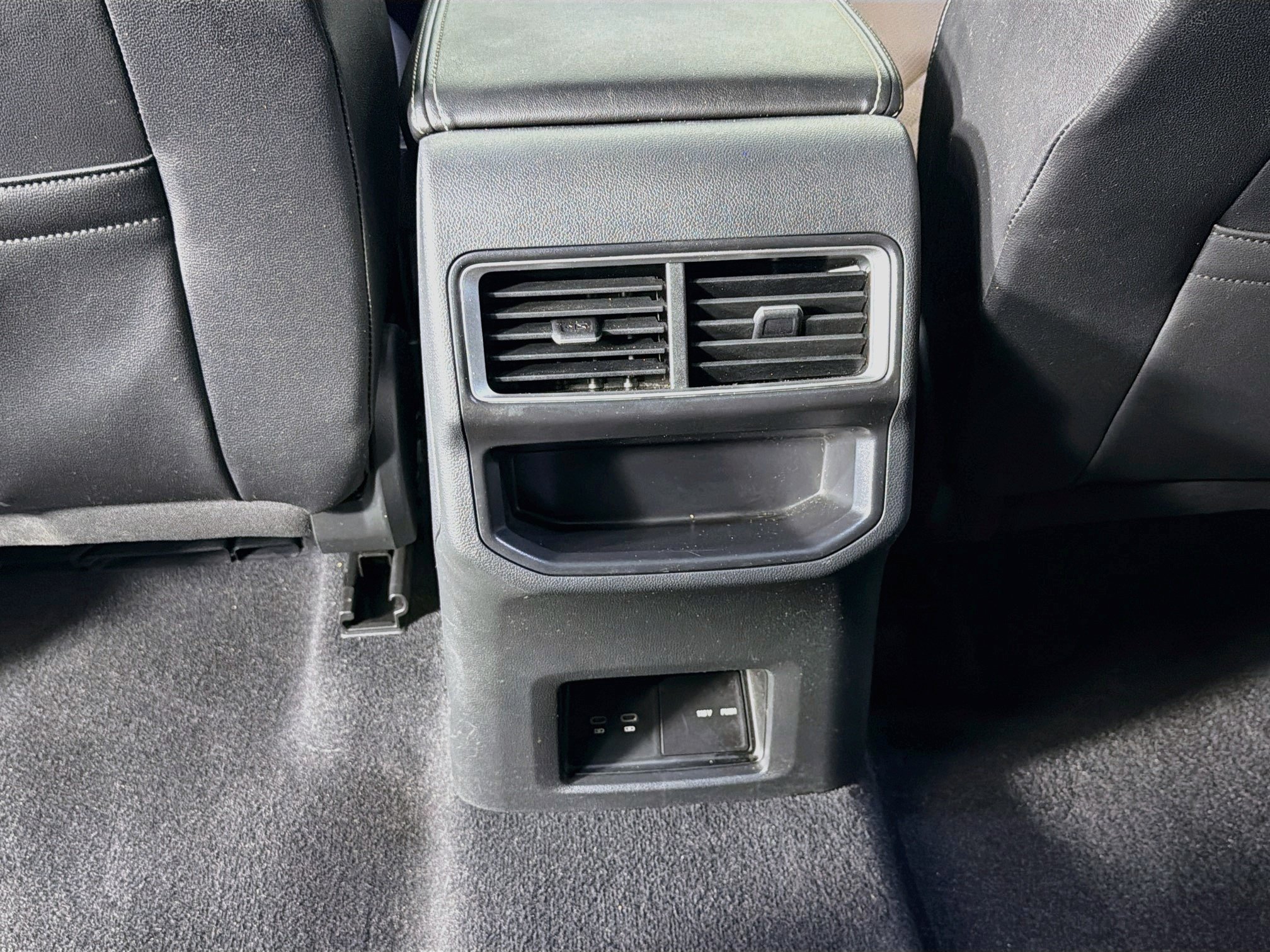 Used 2024 Volkswagen Atlas Cross Sport SE w/ Panoramic Sunroof Package FWD image 29