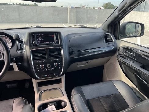 Used 2017 Dodge Grand Caravan SXT FWD image 15