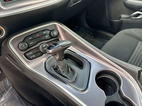 Used 2019 Dodge Challenger SXT image 21