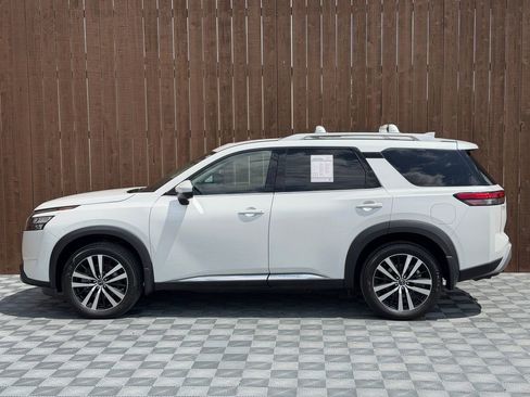 Used 2025 Nissan Pathfinder Platinum w/ Cargo Package FWD image 15