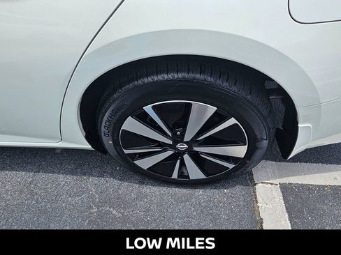 Certified 2021 Nissan Altima 2.5 SV FWD image 10