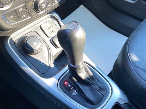 Used 2021 Jeep Compass Latitude image 30