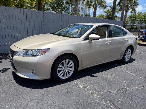 Used 2013 Lexus ES 350 w/ Premium Pkg FWD image 1
