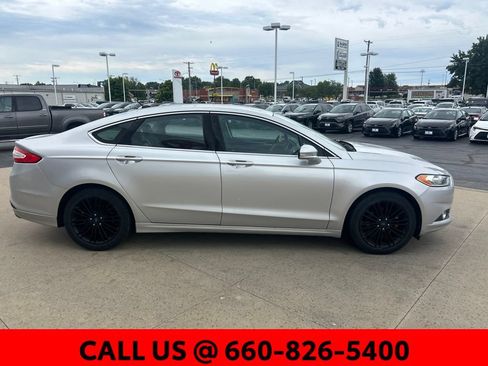 Used 2016 Ford Fusion SE w/ Equipment Group 202A FWD image 5