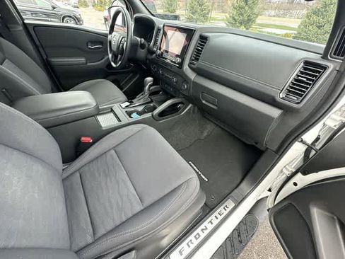 Used 2023 Nissan Frontier SV w/ Midnight Edition Package image 19