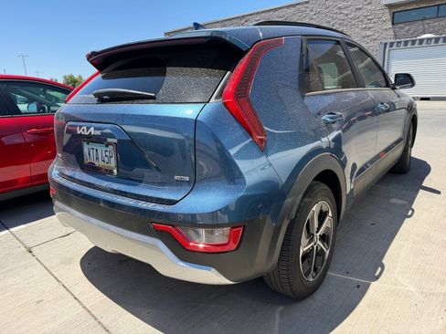 Certified 2023 Kia Niro EX FWD image 3