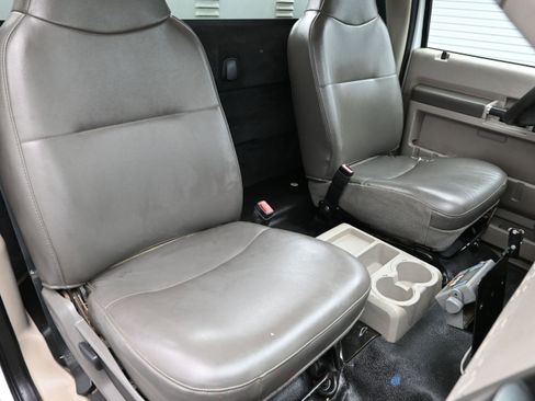 Used 2009 Ford F550 2WD Regular Cab Super Duty image 28